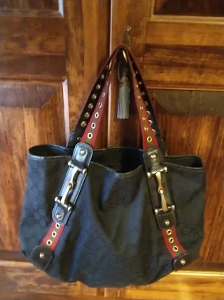 Borsa a mano Gucci nera con dettagli rossi