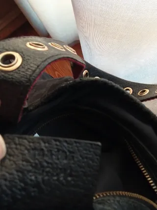 Borsa a mano Gucci nera con dettagli rossi