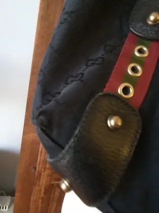 Borsa a mano Gucci nera con dettagli rossi