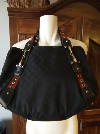 Borsa a mano Gucci nera con dettagli rossi