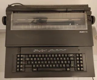 Máquina de escribir electrónica Olivetti ET12