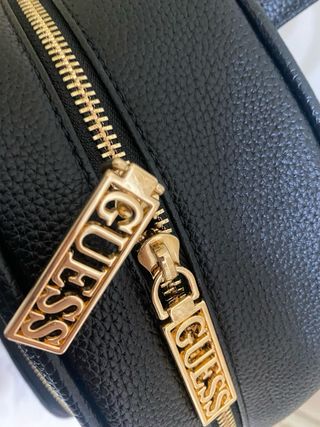 Zaino Guess nero con scritta LOVE