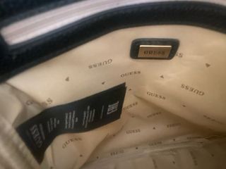 Zaino Guess nero con scritta LOVE