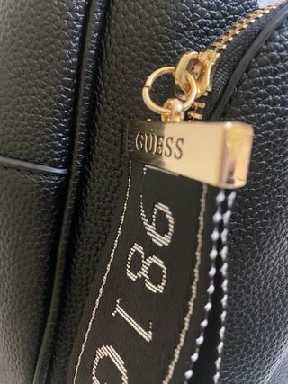 Zaino Guess nero con scritta LOVE