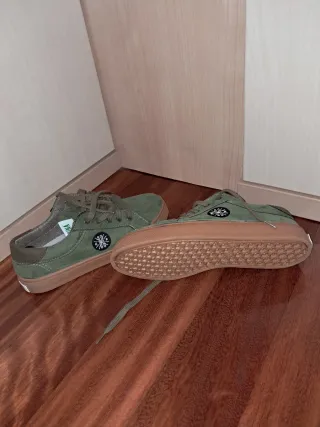 Zapatillas unisex de ante verde NUEVAS - Talla 39