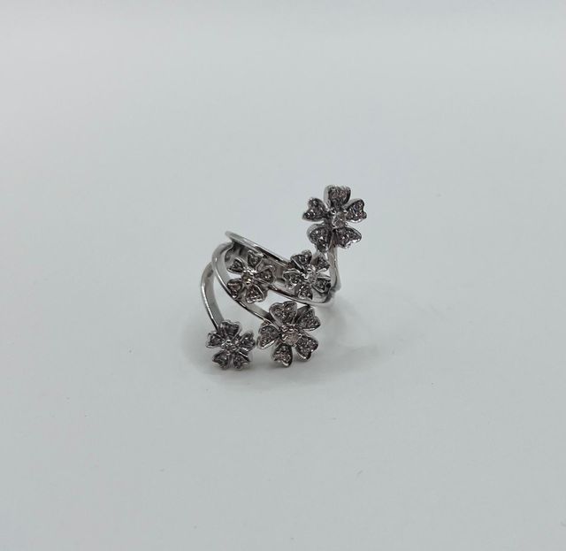 PROMO! Anillo de flores oro blanco 18k y diamantes