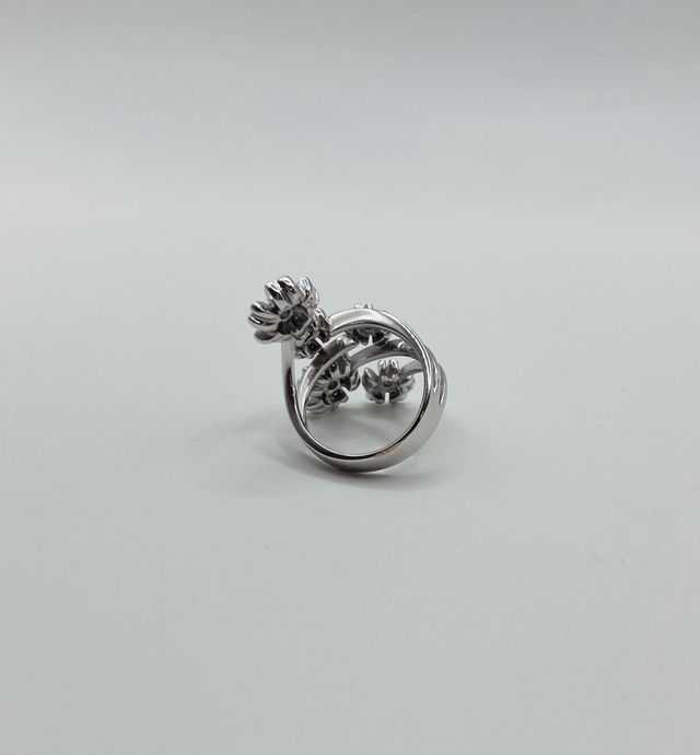 PROMO! Anillo de flores oro blanco 18k y diamantes
