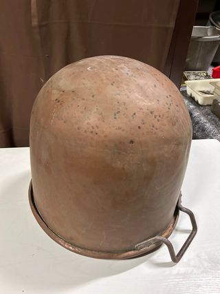 Olla de cobre grande con asas