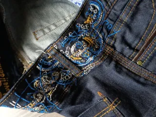 Pantalones Desigual bordados a estrenar. Talla 28