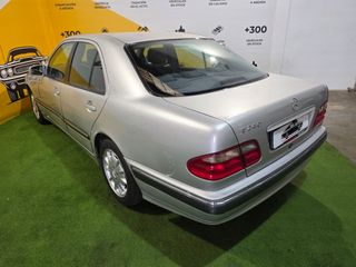 MERCEDES BENZ E240 2.6 170 CV UNICO DUEÑO