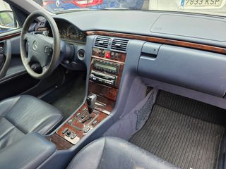 MERCEDES BENZ E240 2.6 170 CV UNICO DUEÑO