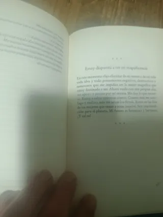 Libro de tapa dura Vivir