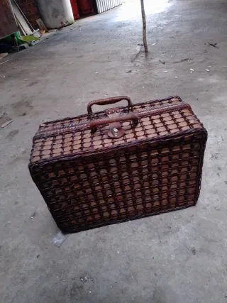 Maleta de mimbre vintage