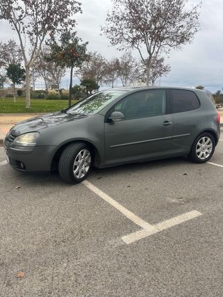 Volkswagen Golf 2004