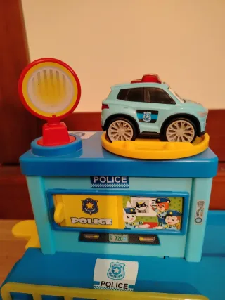 Mi primer garaje policía con 2 coches