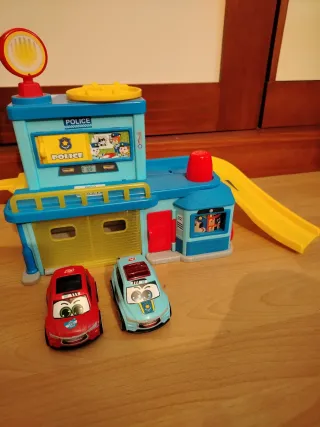 Mi primer garaje policía con 2 coches