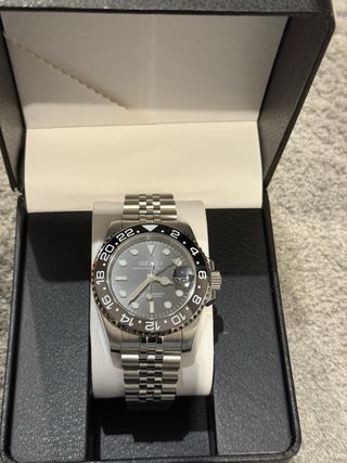 Seiko GMT Bruce Wayne Reloj