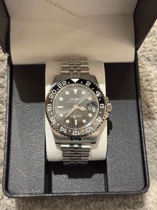 Seiko GMT Bruce Wayne Reloj