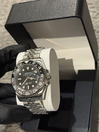 Seiko GMT Bruce Wayne Reloj