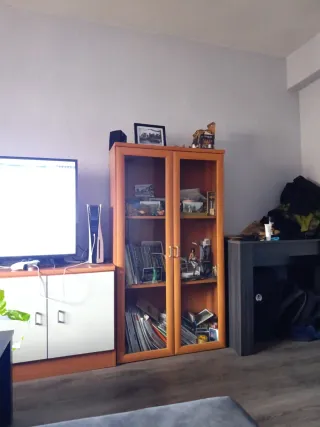 Mueble de salón madera y blanco