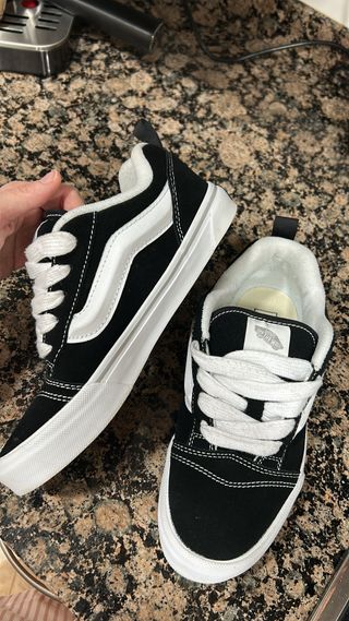 Vans Knu Skool Zapatillas Negras y Blancas