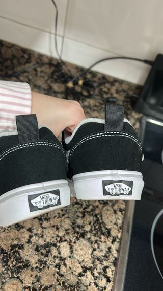 Vans Knu Skool Zapatillas Negras y Blancas