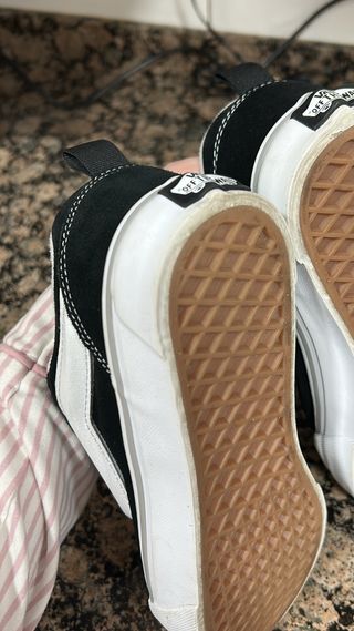 Vans Knu Skool Zapatillas Negras y Blancas