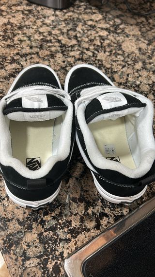 Vans Knu Skool Zapatillas Negras y Blancas