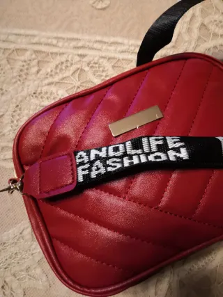 Borsetta rossa trapuntata