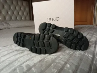 Botines piel negro mujer puestos una vez