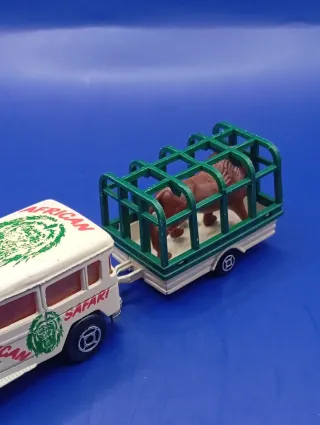 Majorette Safari Land Cruiser con remolque