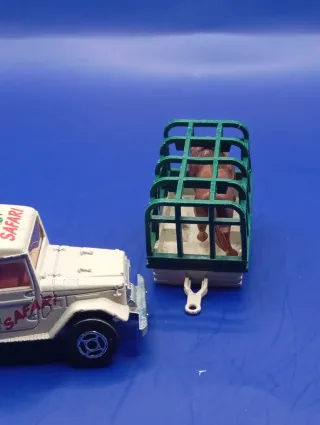 Majorette Safari Land Cruiser con remolque
