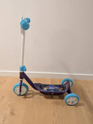 Patinete infantil de tres ruedas