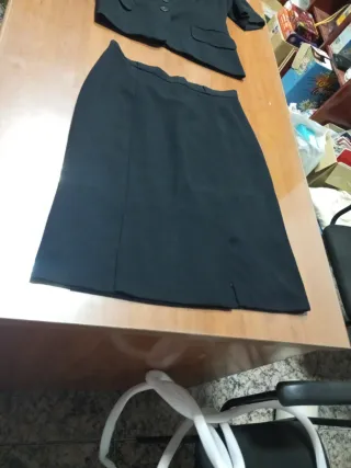Traje chaqueta y falda azul marino
