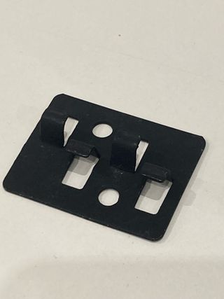 Grapa clips fijación suelo exterior