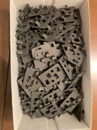 Grapa clips fijación suelo exterior