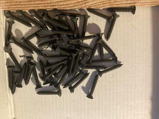 Grapa clips fijación suelo exterior