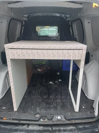 Escritorio metálico IKEA blanco