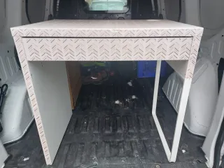 Escritorio metálico IKEA blanco