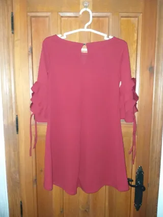Vestido granate con volantes. Talla M/L