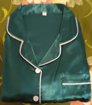 Pijama satén verde esmeralda