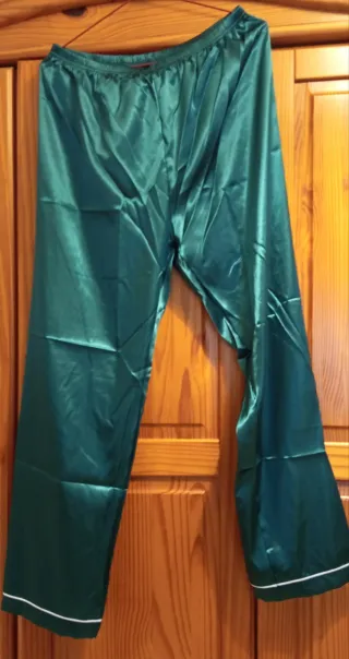 Pijama satén verde esmeralda