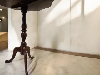 Antigüedad- Mesa auxiliar Vinera en trípode-1930