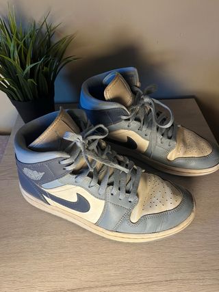 Zapatillas Jordan Beige y Azul