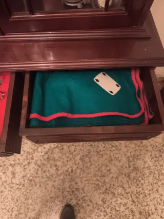 Vitrina desmontable de madera aglomerada y cristal