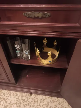 Vitrina desmontable de madera aglomerada y cristal