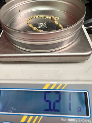 Pulsera de oro con diseño calado