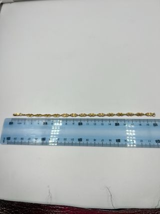Pulsera de oro con diseño calado