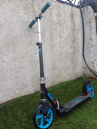 Patinete Oxelo Mid7 azul y negro