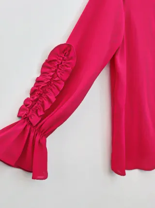 Blusa Zara rosa con volantes en mangas